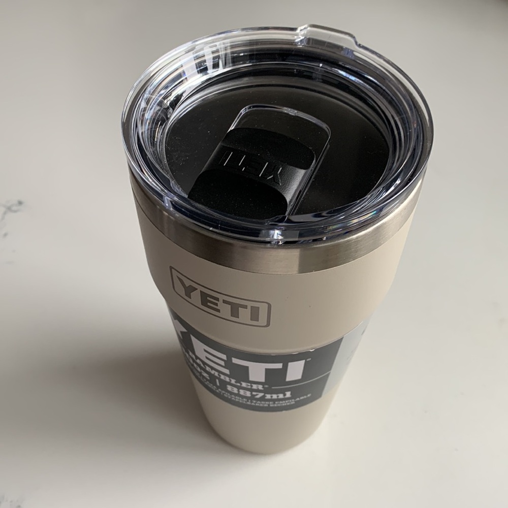 YETI Cream Rambler 30oz 887ml - Picture 2 of 11